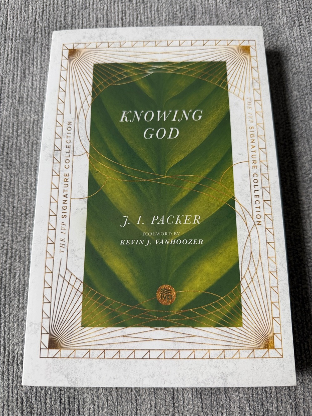 Knowing God (The IVP Signature Collection) [Paperback] Packer, J. I. and Vanhooz